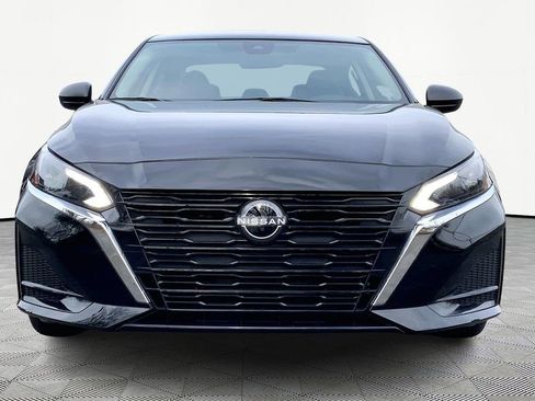 Used 2024 Nissan Altima 2.5 SV image 2