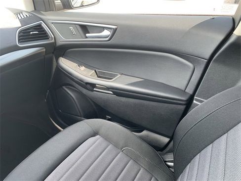 Certified 2024 Ford Edge SE w/ Black Appearance Package image 18