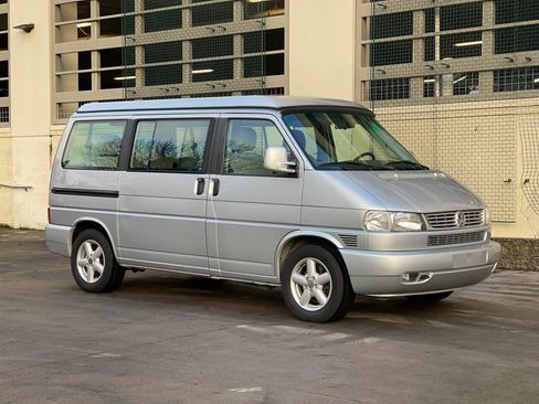 Used 2002 Volkswagen Eurovan MV image 2