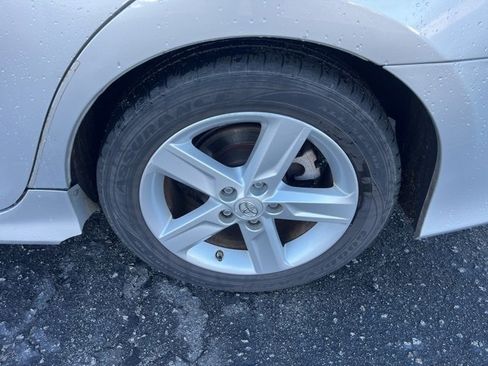 Used 2013 Toyota Camry SE image 31