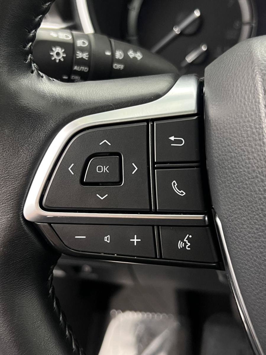 Used 2020 Toyota Highlander XLE FWD image 12
