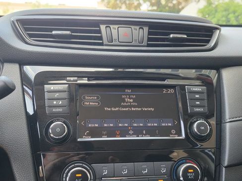 Used 2020 Nissan Rogue S FWD image 16
