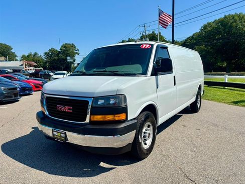 Used 2017 GMC Savana 2500 Extended RWD image 1