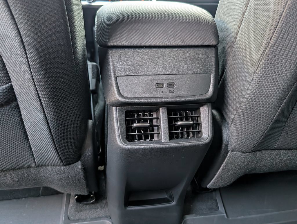 New 2027 Chevrolet Equinox LT w/ Safety and Technology Package FWD image 6