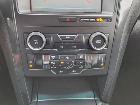 Used 2018 Ford Explorer XLT w/ Equipment Group 201A image 29