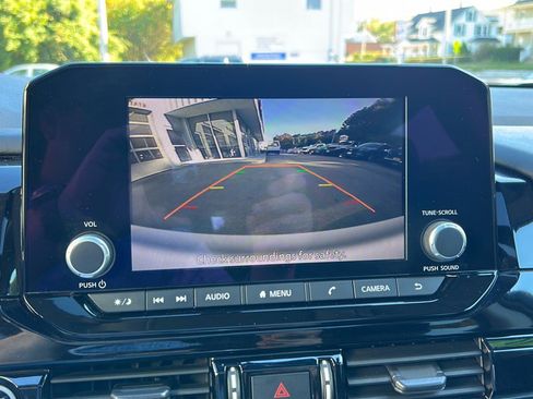 Used 2023 Nissan Pathfinder SV w/ SV Premium Package image 23