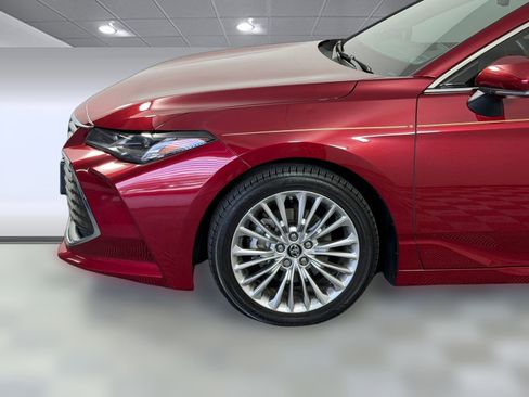 Used 2019 Toyota Avalon Limited image 17