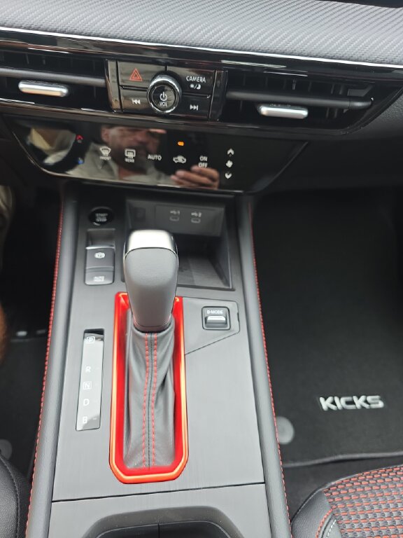 New 2026 Nissan Kicks SR FWD image 13