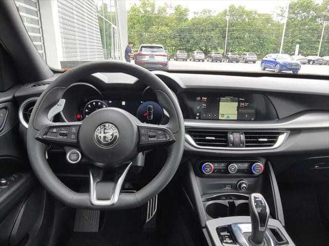 Used 2025 Alfa Romeo Stelvio Sprint AWD/4WD image 22