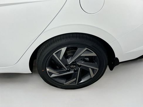 New 2025 Hyundai Elantra Limited image 26