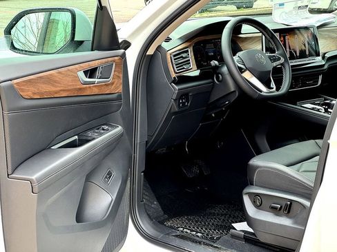 New 2026 Volkswagen Atlas SE FWD image 10