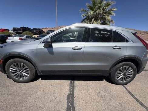 Used 2025 Cadillac XT4 Premium Luxury AWD/4WD image 2