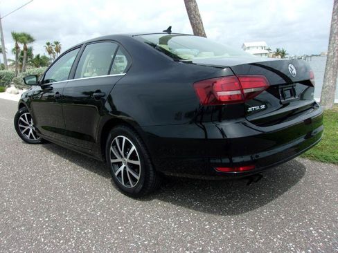 Used 2017 Volkswagen Jetta SE FWD image 4