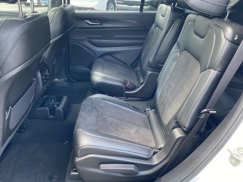 Used 2024 Jeep Grand Cherokee L Altitude AWD/4WD image 23
