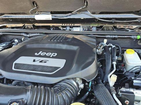 Used 2016 Jeep Wrangler Unlimited Rubicon AWD/4WD image 18