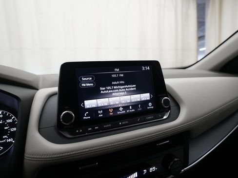 Used 2023 Nissan Rogue SV image 6