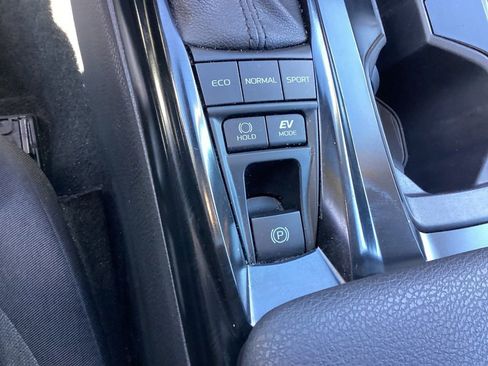 Used 2025 Toyota Camry LE image 28