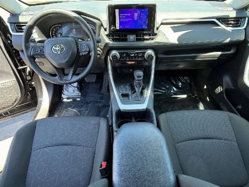 Used 2025 Toyota RAV4 XLE AWD/4WD image 26