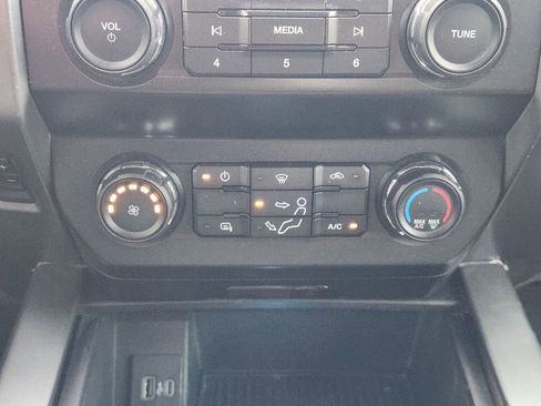 Used 2021 Ford F250 XLT w/ FX4 Off-Road Package image 18