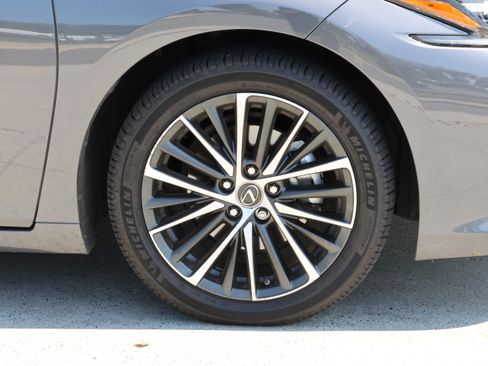 Used 2024 Lexus ES 300h w/ Premium Package FWD image 11