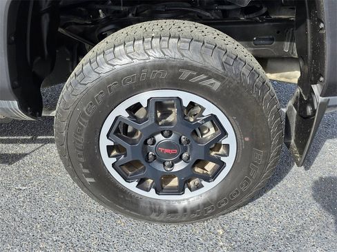 Used 2024 Toyota Tacoma TRD Off-Road image 27