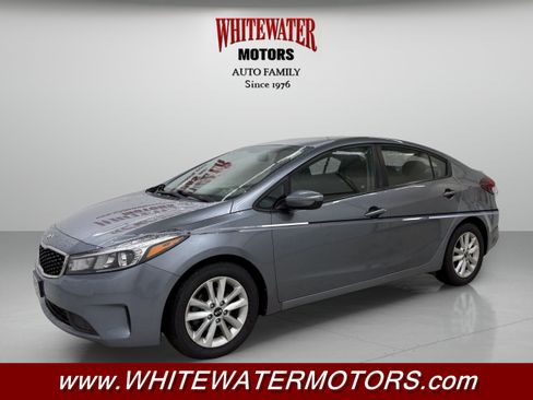 Used 2017 Kia Forte S FWD image 1