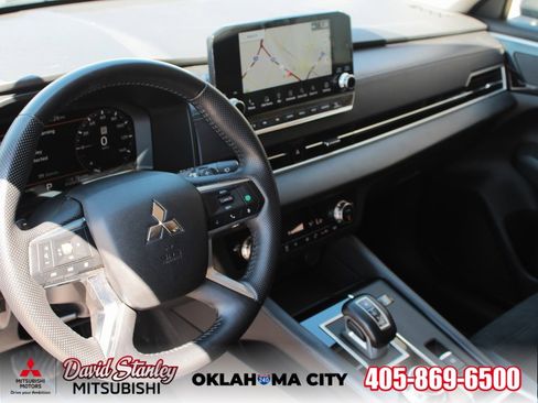 Used 2023 Mitsubishi Outlander SE image 4