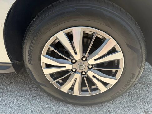 Used 2019 Nissan Pathfinder SL FWD image 9