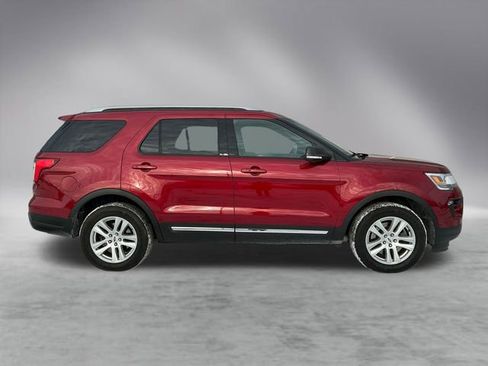 Used 2019 Ford Explorer XLT w/ Equipment Group 202A image 3
