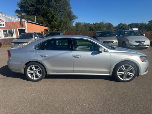 Used 2013 Volkswagen Passat 3.6 SE image 4