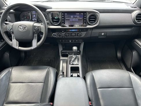 Used 2022 Toyota Tacoma TRD Sport w/ TRD Premium Sport Package AWD/4WD image 13