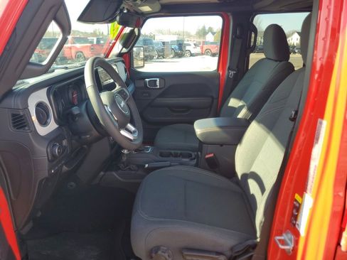 Used 2025 Jeep Wrangler Unlimited Sahara image 5