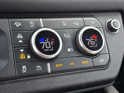 Used 2024 Land Rover Defender 130 X-Dynamic SE image 18