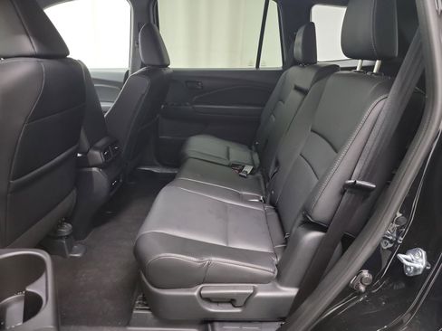 Certified 2025 Honda Passport EX-L image 28