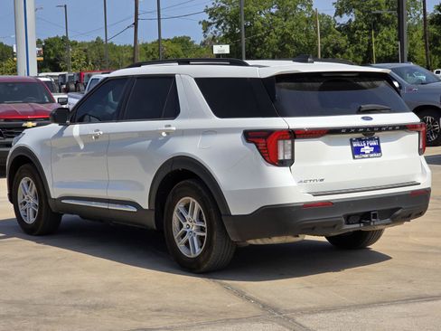 Used 2025 Ford Explorer Active RWD image 6