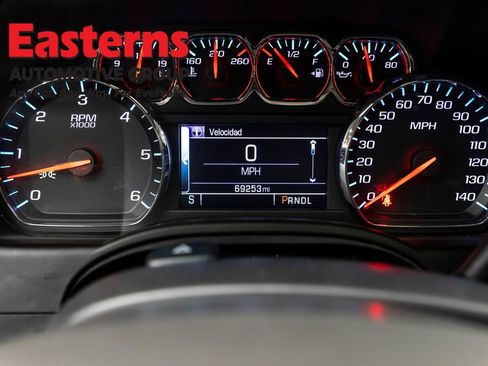 Used 2019 Chevrolet Suburban LT AWD/4WD image 18