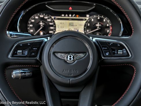 Used 2024 Bentley Flying Spur W12 image 32