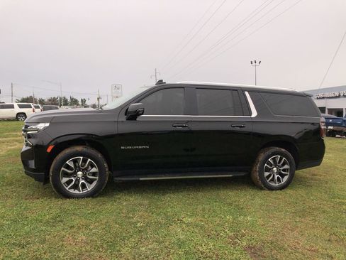 Used 2021 Chevrolet Suburban LT w/ LT Signature Plus Package image 3