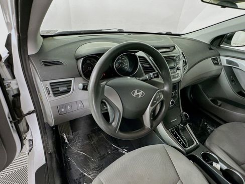Used 2015 Hyundai Elantra SE FWD image 17