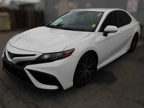 Used 2023 Toyota Camry SE image 17