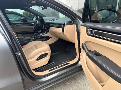 Used 2022 Porsche Cayenne GTS AWD/4WD image 21