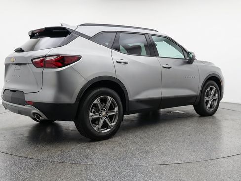 Used 2025 Chevrolet Blazer LT FWD image 9