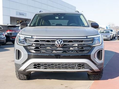 New 2026 Volkswagen Atlas Peak Edition image 9