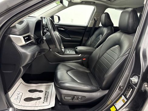 Used 2022 Toyota Highlander XLE image 29