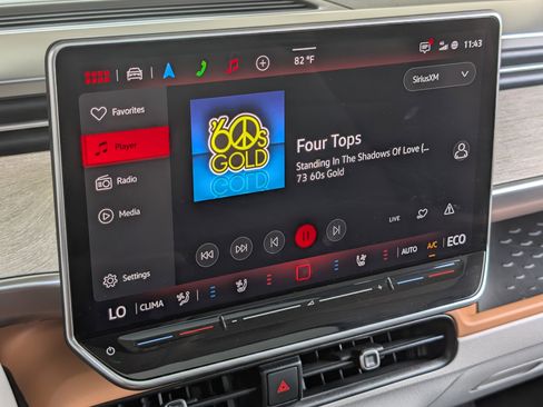 Used 2025 Volkswagen ID. Buzz Pro S Plus RWD image 32