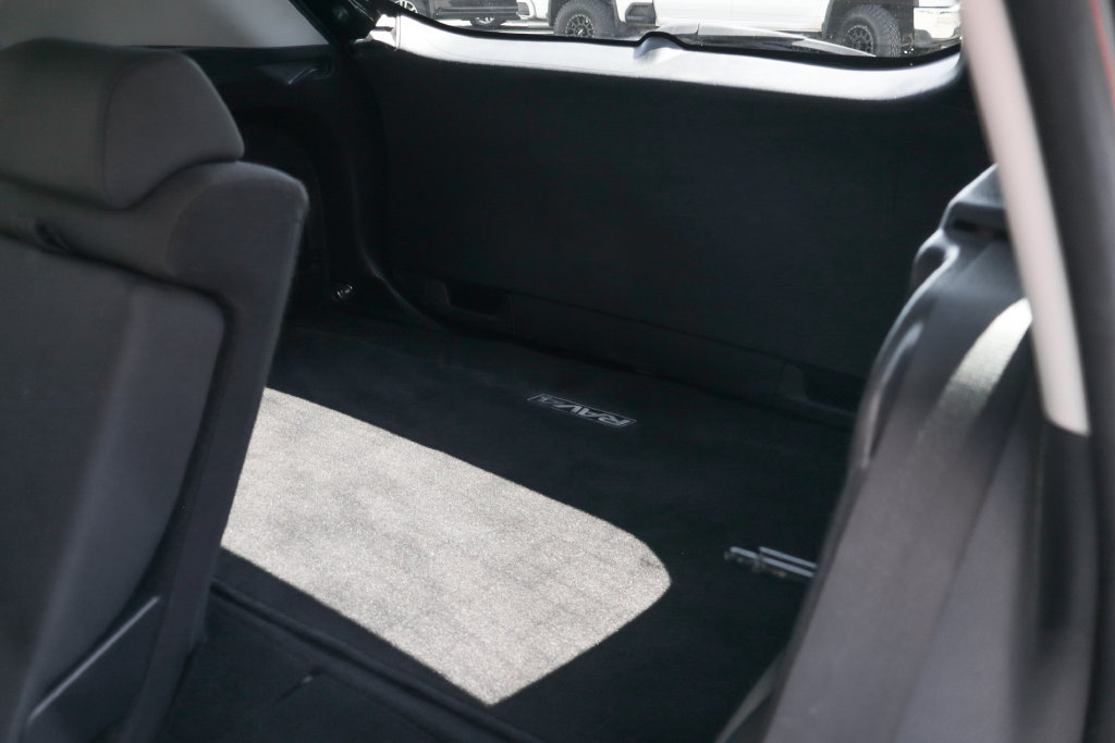 Used 2021 Toyota RAV4 LE w/ Carpet Mat Package (TMS) AWD/4WD image 38