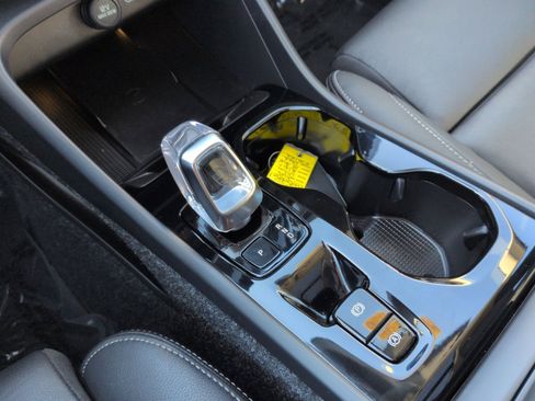 New 2025 Volvo XC40 B5 Plus w/ Protection Package Premier image 22