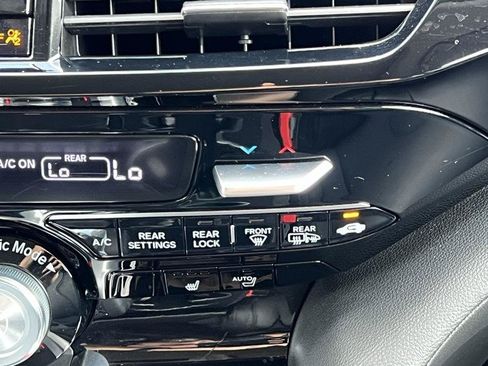Used 2024 Acura MDX FWD image 35