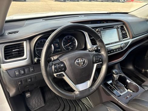 Used 2018 Toyota Highlander Limited FWD image 13