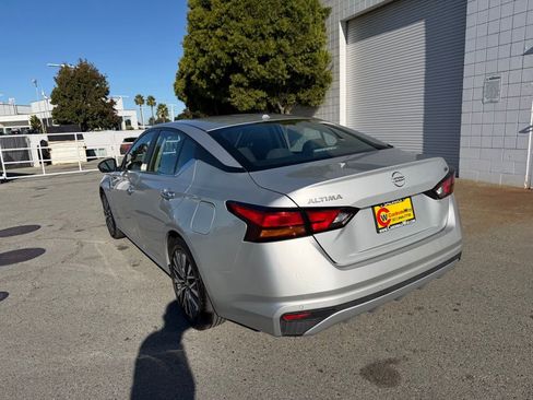 Used 2024 Nissan Altima 2.5 SV image 4